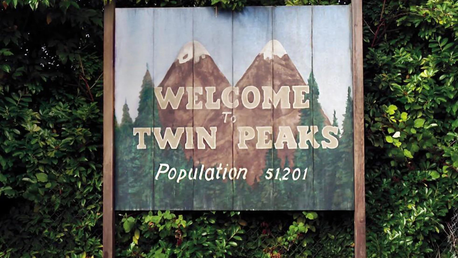 El cartel que anuncia la llegada al pueblo escenario de la serie