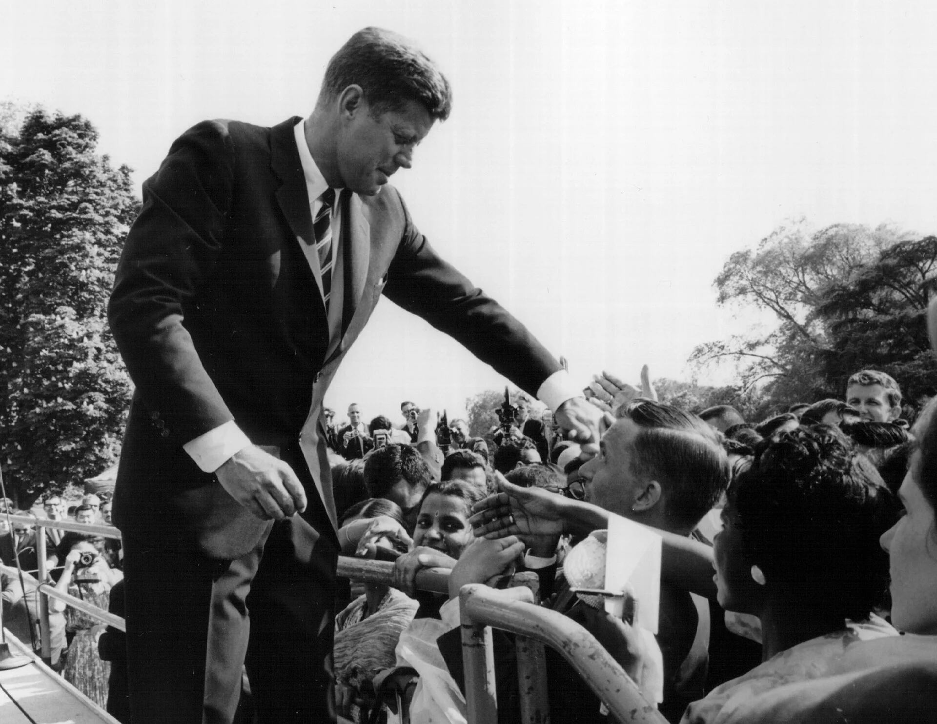 Muchos compatriotas veneran a Kennedy como un símbolo de las esperanzas y aspiraciones de su país