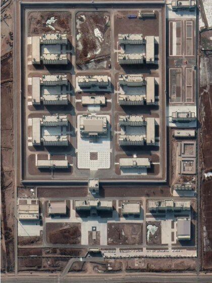Imágenes de satélite de una instalación de detención cerca de Kashgar, Xinjiang, en enero de 2020 (Fuente: Maxar a través de Google Earth)