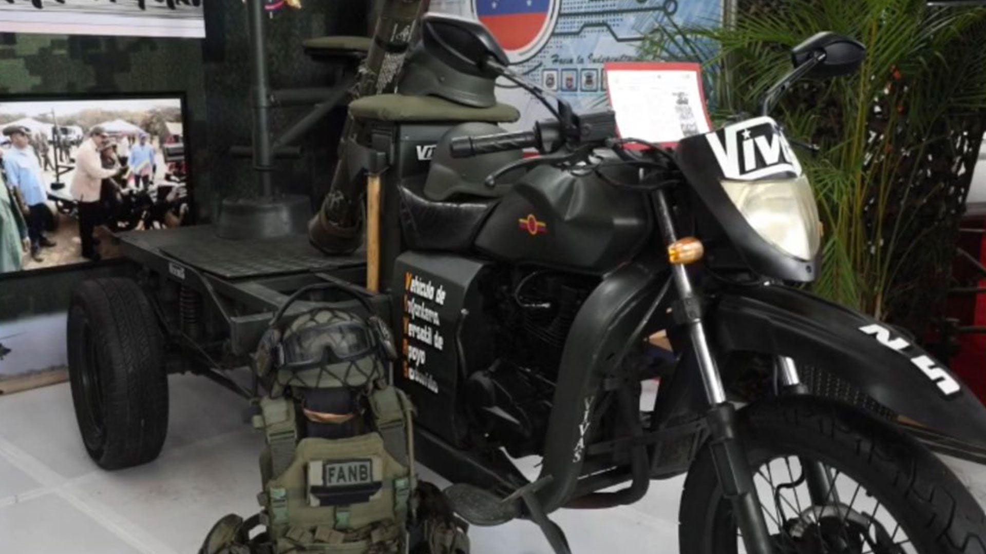El VIVAS fue desarrollo con material de deshecho y está compuesto por una motocicleta y una plataforma en su parte trasera