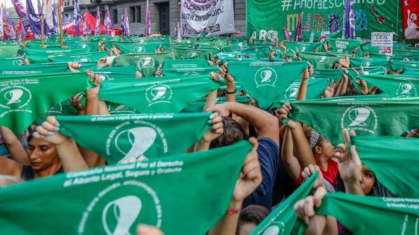 El pañuelo verde se transformó en el estandarte de quienes impulsan la ley  (Nicolás Aboaf)