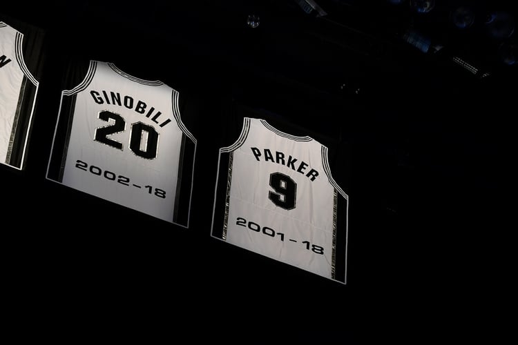 San Antonio Spurs le rindió homenaje a Tony Parker y retiró su camiseta número 9 - (AFP)