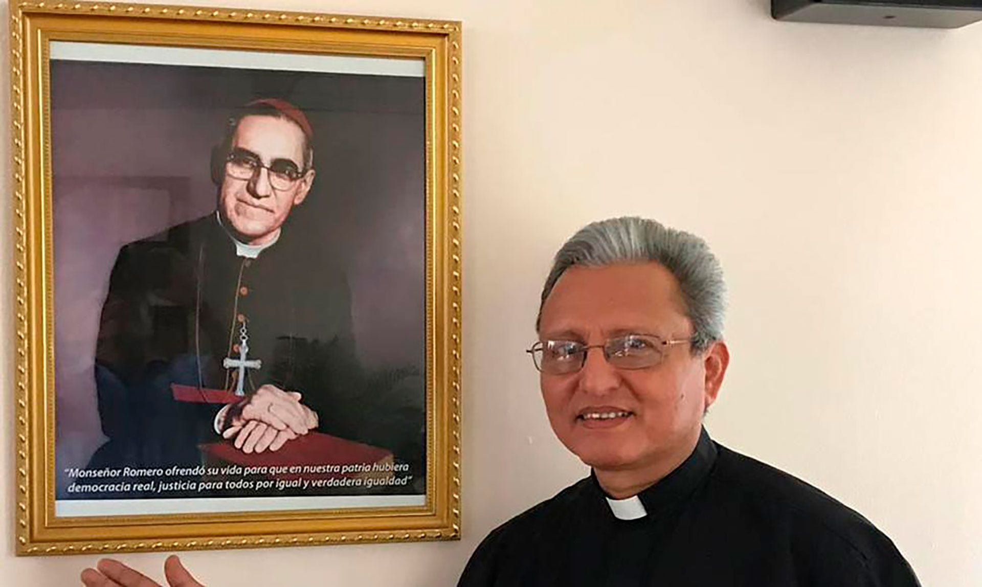 El sacerdote jesuita José Alberto Idiáquez, participó como rector de la UCA en los diálogos con el gobierno convocados por la iglesia católica en 2018 y 2019. Luego, el régimen de Ortega le negó el ingreso al país. (Foto cortesía UCA)
