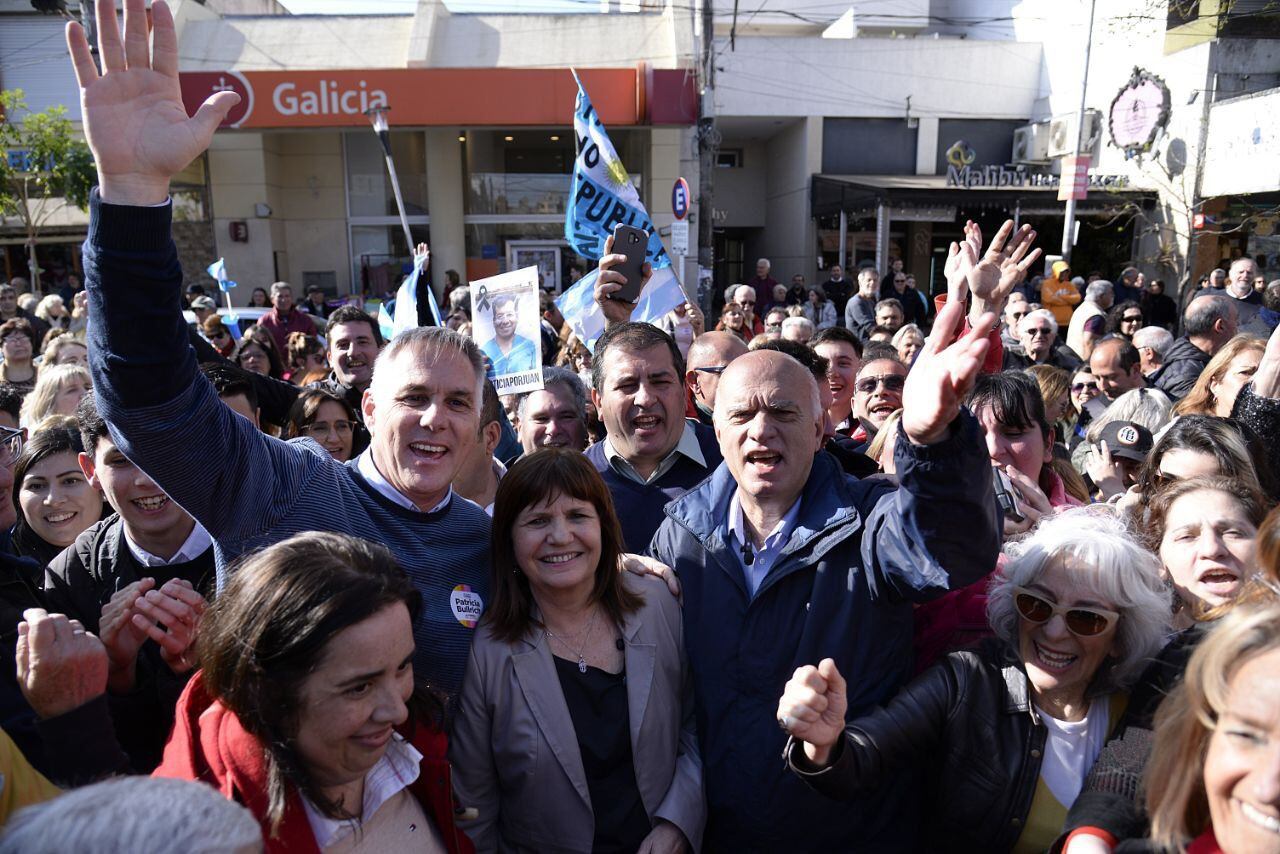 Patricia Bullrich y Néstor Grindetti en recorrida de campaña