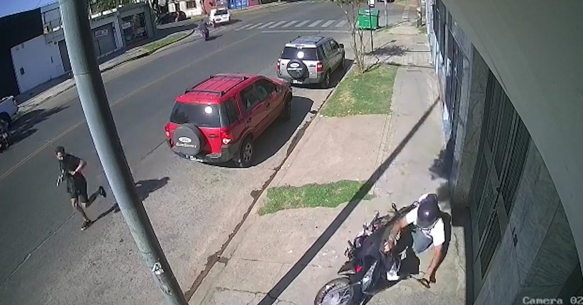 Violencia en Rosario: Video que muestra como un policía mató a Motokoro que quería robarse