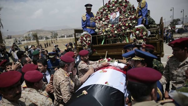 El funeral del lÃ­der chiita rebelde Saleh al Samad, abatido por un drone chino en Yemen (AP)