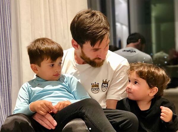 Thiago Messi tiene cinco años y Mateo, dos (@leomessi)