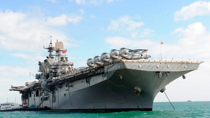 El USS Makin Island mostrando parte de su componente aéreo (Keystone/Zuma/Shutterstock)
