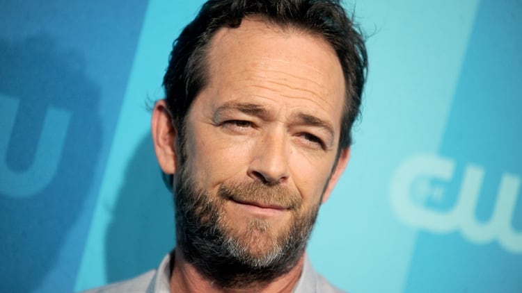 Luke Perry sufrió un derrame cerebral el miércoles pasado en su casa de California