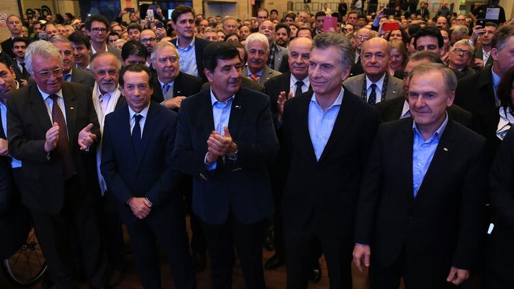 Mauricio Macri y Dante Sica con directivos de CAME
