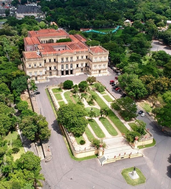 Vista aÃ©rea del museo (Museo Nacional Rio de Janeiro)