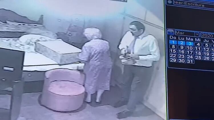 El delincuente se escapó rápidamente con las llaves