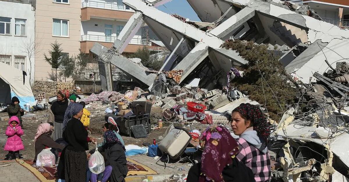 Girl is rescued from rubble in Turkey 178 hours after earthquake