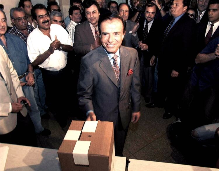 Carlos Menem logró la reelección en 1995 (foto Reuters)