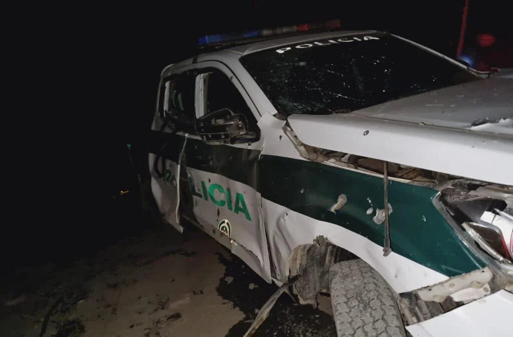 Al menos cinco uniformados heridos deja ataque a carro de policía en Nariño