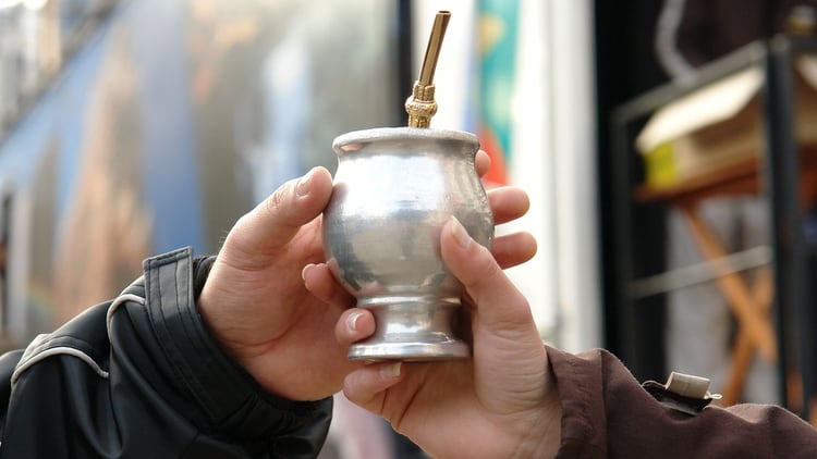 En enero la Corte Suprema había recomendado no compartir el mate por el coronavirus (Shutterstock)