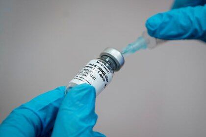 Actualmente hay varias vacunas finalizando sus ensayos clínicos en fase III - REUTERS/Tatyana Makeyeva