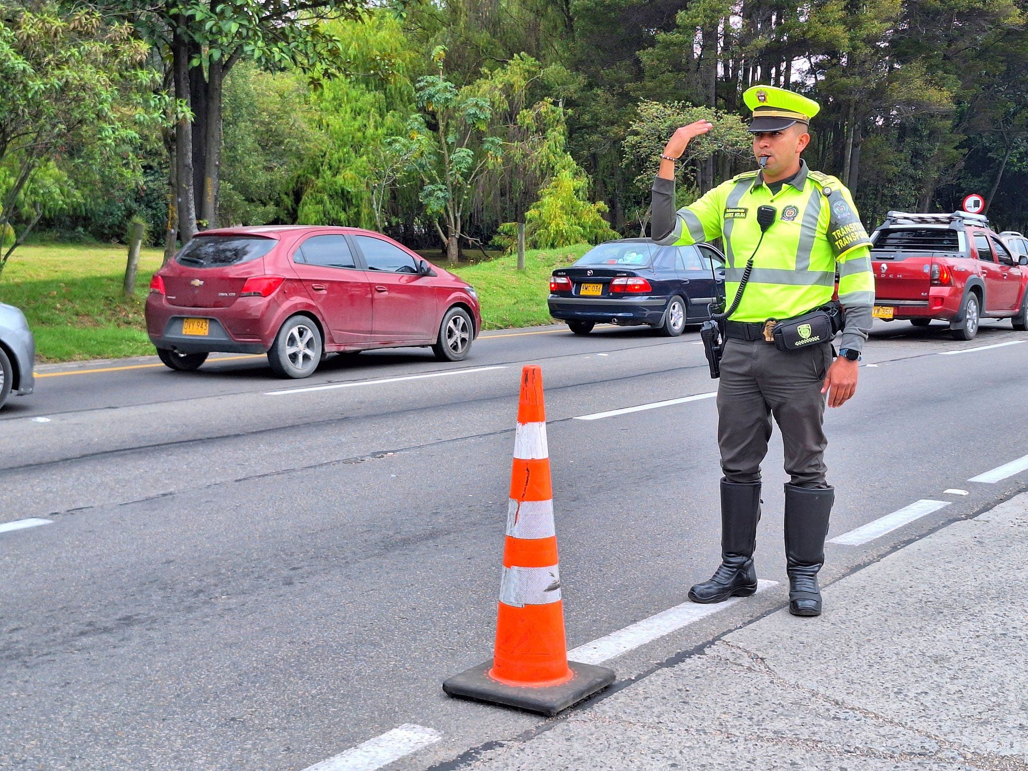 Autoridades controlan el tráfico en las vías de acceso a Bogotá