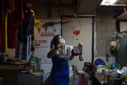 Los habitantes cuentan que viven como si fuera una cárcel (Cristian Hernandez / AFP)