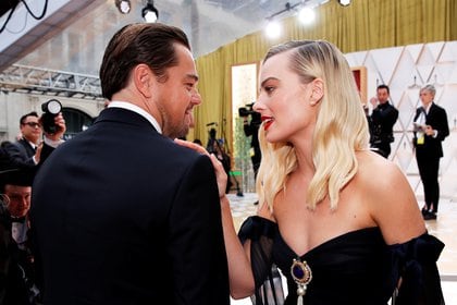 Margot Robbie y Leo DiCaprio en la entrega de los premios Oscar