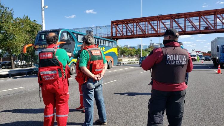 El SAME, Migraciones y la Policía de la Ciudad participaron del operativo