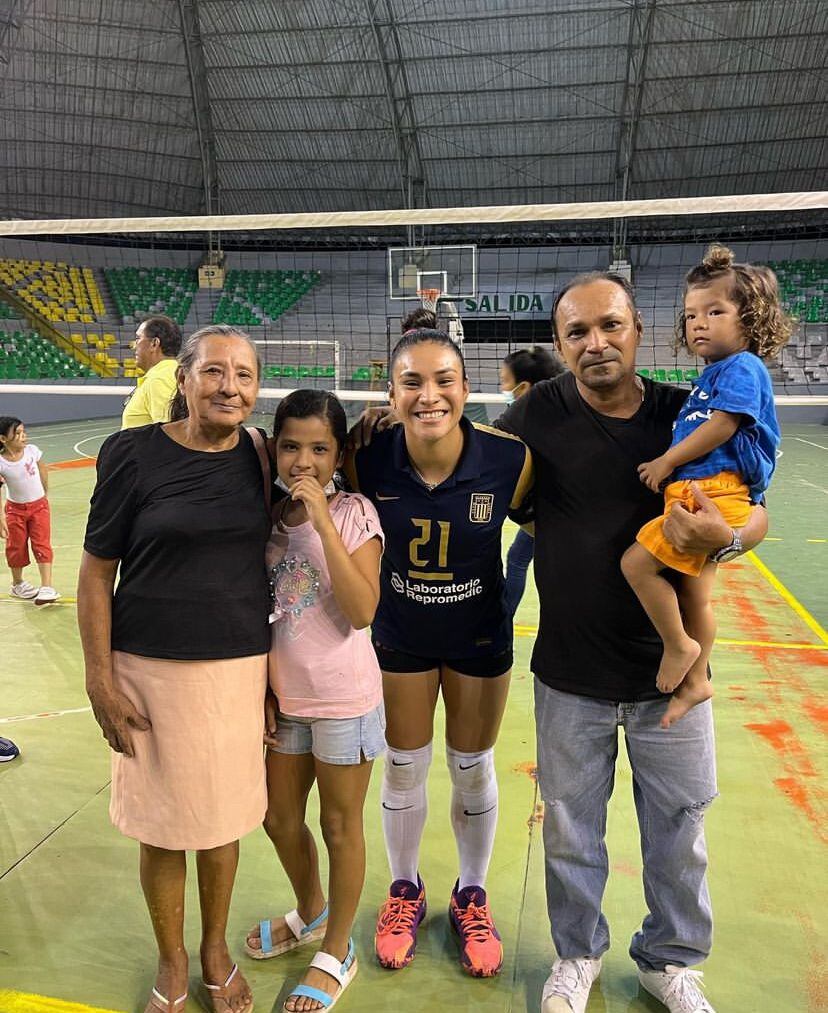 Esmeralda Sánchez: sufrió el abandono de su madre, pero se refugió en el amor de su abuela, que ahora disfruta verla campeona con Alianza Lima 