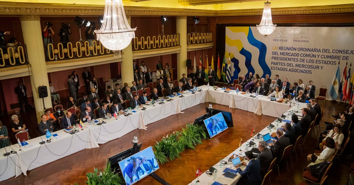 Mercosur and the European Union will intensify negotiations to finalize a trade agreement