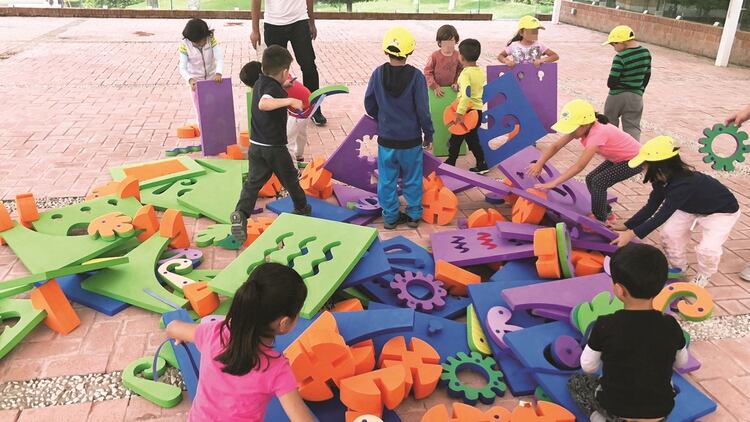 El juguete se puede adaptar a espacios al aire libre o interiores (Fotos: Universidad Iberoamericana)