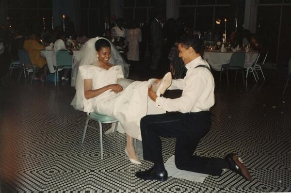 Michelle y Barak Obama el día de su boda, en octubre de 1992.