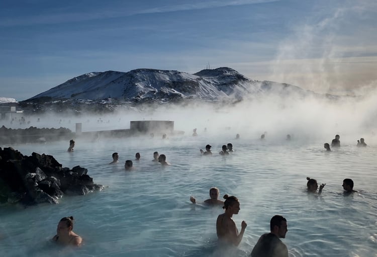 La Laguna Azul es la atracción turística más popular de Islandia (REUTERS)