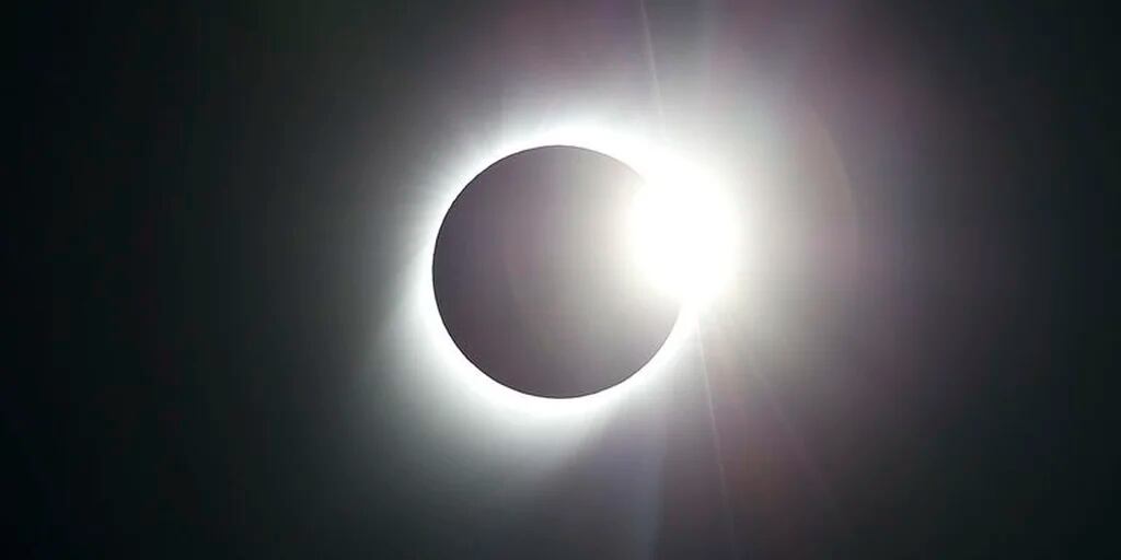 Las razones por las que el eclipse solar del 8 de abril será histórico para Estados Unidos