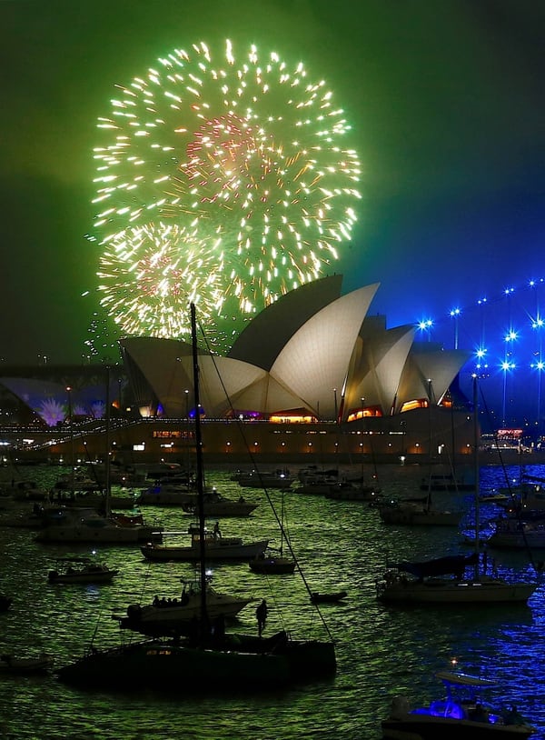 Fuegos artificiales sobre el Opera House de Sidney (Reuters)