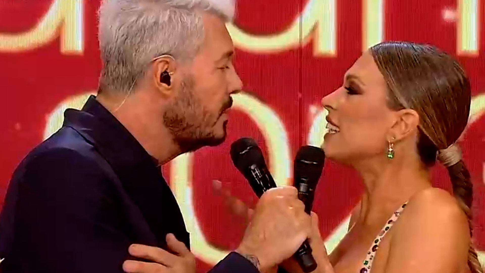 Coki Ramírez se reencontró con Marcelo Tinelli en Bailando 2023: canciones románticas y susurros al oído (Bailando 2023, América)
