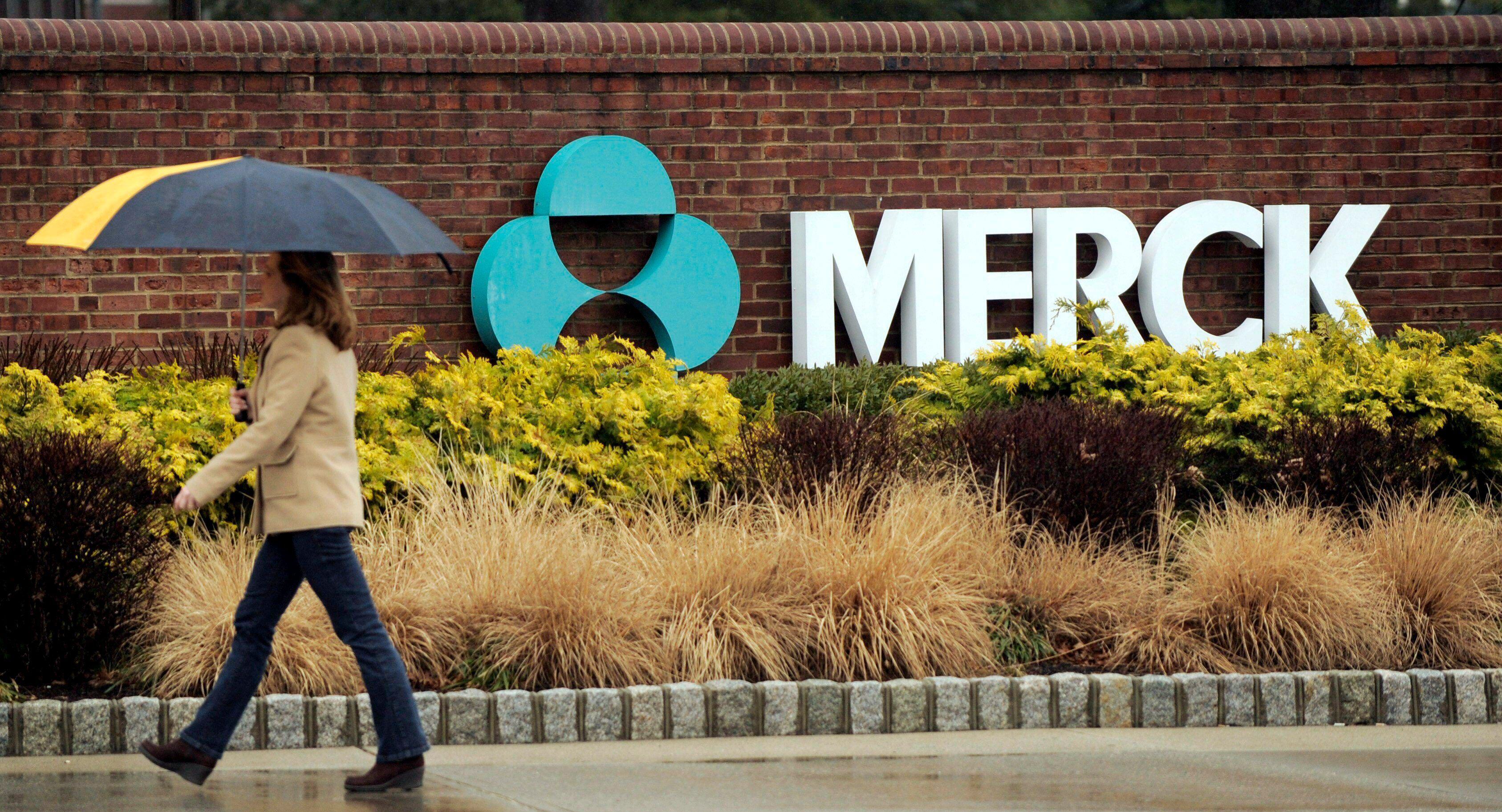 Imagen del logotipo de la compañía Merck & Co. en su sede de Rahway, Nueva Jersey, Estados Unidos en una fotografía de archivo.EFE/ JUSTIN LANE
