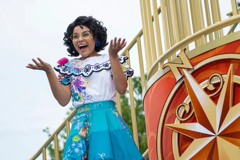 Desde junio, Mirabel de la exitosa película “Encanto” es parte de la Cabalgata de amigos de Disney Adventure en Magic Ki 