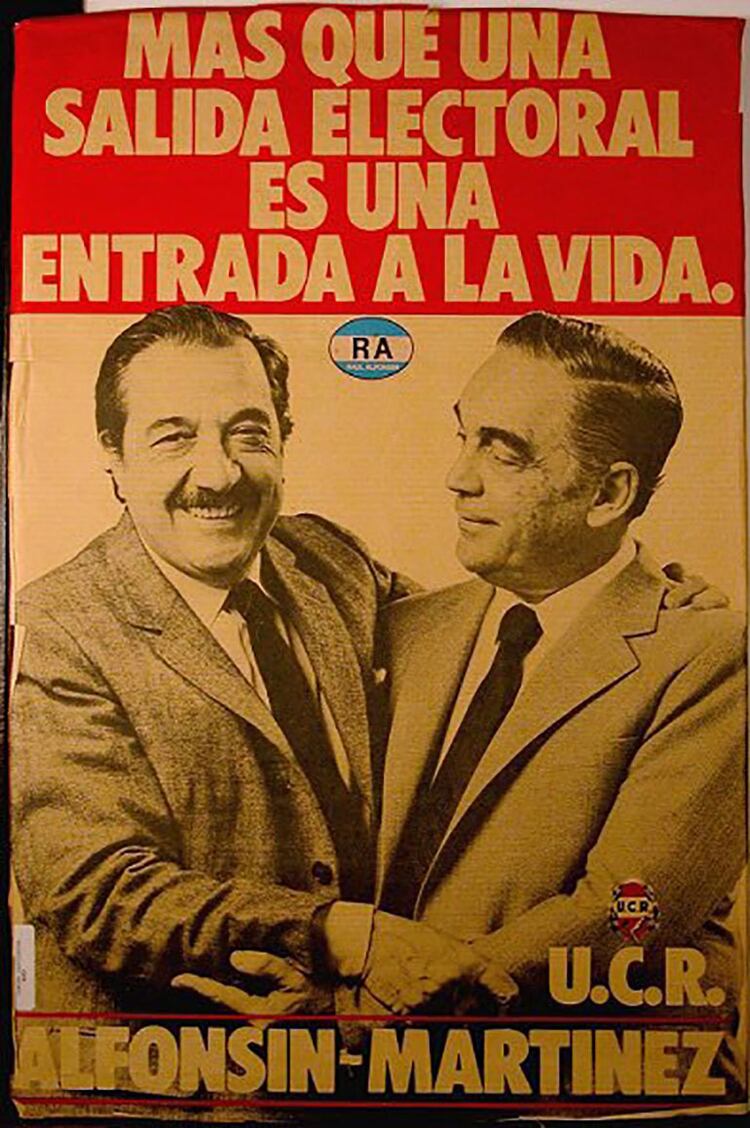 El afiche de campaña con la fórmula Raúl Alfonsín-Víctor Martínez