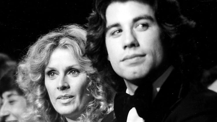 Travolta y Diana Hyland vivieron un amor pasional donde la diferencia de edad no importaba.