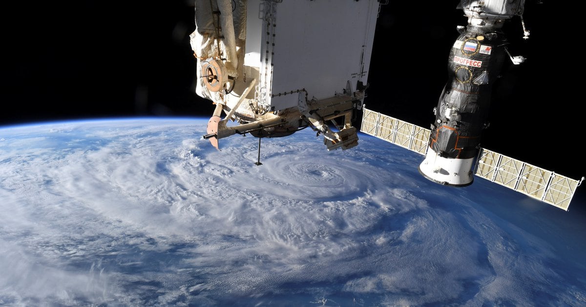 Photo of La Estación Espacial Internacional tuvo que tomar medidas para evitar una colisión con escombros de un viejo cohete japonés
