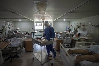Servicios de salud reportan cada día el avance del COVID-19 en México (FOTO: PEDRO PARDO / AFP)
