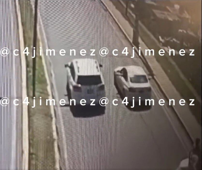 Al salir del kinder, Jesús Adid encañonó al conductor de una camioneta blanca (Foto: Twitter@c4jimenez)