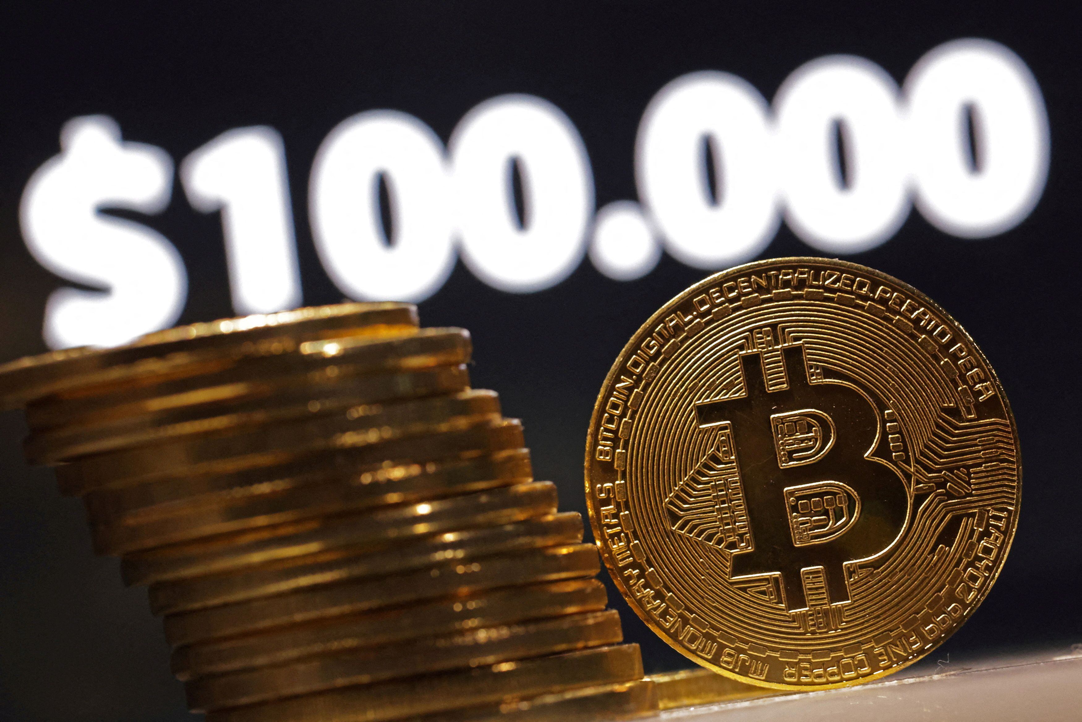 En el día en que Bitcoin cruzó los USD 100.000 la Bolsa porteña incorporó  un fondo que permite invertir en pesos en la cripto - Infobae