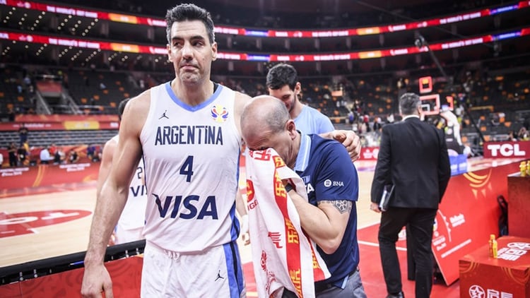 Scola habla seguido con Hérnandez. Fue Luis quien le advirtió que volviera rápido a la Argentina a principios de marzo, cuando el técnico estaba de viaje por España sin dimensionar aún la gravedad del coronavirus. (Crédito FIBA)