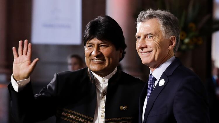 Evo Morales y Mauricio Macri: tienen diferencias ideológicas, pero mantienen una relación cordial: el fútbol ayuda a acortar las distancias entre ambos mandatarios