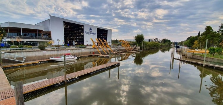 El cierre de actividades industriales cambió el aspecto del arroyo El Claro 