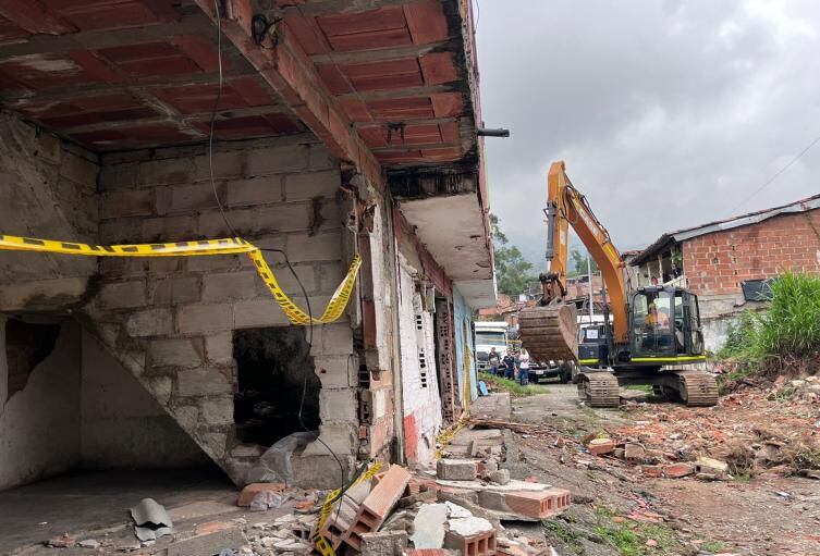 Demolición de casas de vicio-Antioquia-Colombia