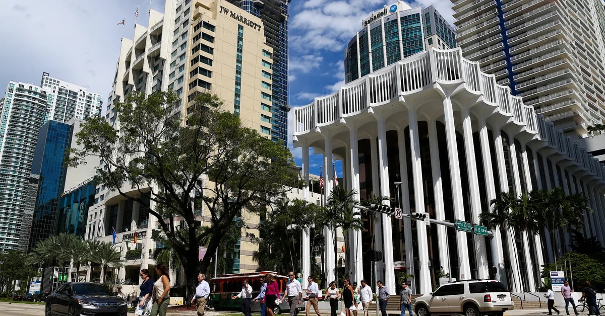 The last empty lot that remained on the main avenue in downtown Miami is sold for 6 million dollars
