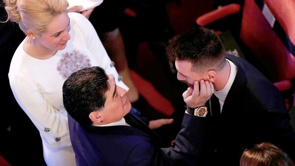 Lionel Messi se reencontró con Diego Armando Maradona en la gala de la FIFA (Reuters)