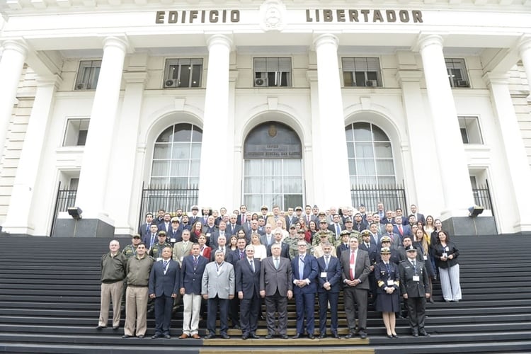 Los participantes del ejercicio PSI que se hizo la semana pasada en Argentina en el Ministerio de Defensa