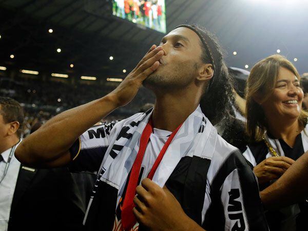 Ronaldinho es uno de los que está dentro de la lista de campeones de Libertadores y Champions como jugador - crédito AP 