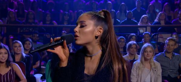 Ariana Grande se encuentra promocionando su nuevo disco, Sweetener